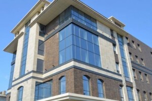 Дві паралельні реальності: у Луцьку розваги з гучною музикою тривають до півночі