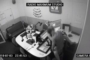 «Секс перед мікрофоном»: у студії київської радіостанції... парочка влаштувавла пристрасне побачення