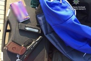 Ходили містом і розмахували... пістолетом