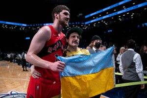 Баскетбол: Михайлюк на матчі НБА сфотографувався із прапором України