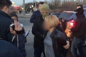 Чиновниця взяла хабар автомобілем