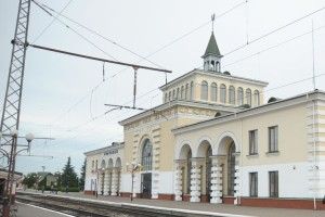 Біля ковельського вокзалу будують огорожу