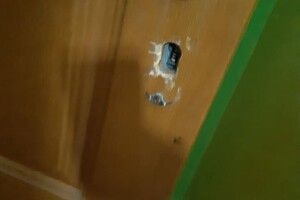 У Рівному завдяки пильності сусідки злапали «на гарячому» квартирного злодія (Фото)