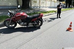 На Поліссі поліція шукає свідків аварії, внаслідок якої померла у лікарні літня жінка