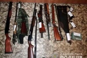 Протягом восьми днів на Рівненщині громадяни добровільно здали до поліції 74 одиниці зброї