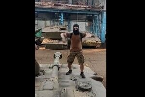 Блогери проникли на український оборонний завод та станцювали на військовій техніці (Відео)