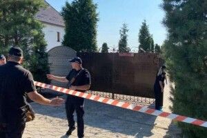 У будинку криворізького мера Павлова знайшли дві записки: в мережі показали їх фото