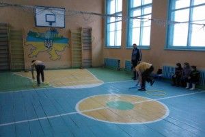 Над шкільним спортзалом провалився дах 