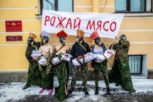 «Народжуй м’ясо»: у Росії жінки принесли до військкомату «ненароджених дітей»