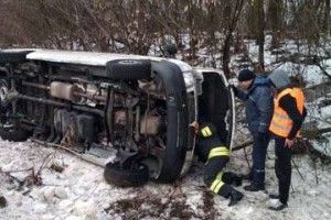 Поблизу Ратнева догори дригом перекинувся мікроавтобус (фото)