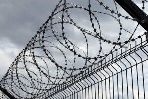 Аферисти з СІЗО обдурили рівненських підлітків
