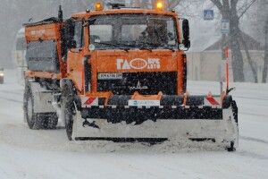 Снігопад на Волині: на автошляхах області працювала спецтехніка (Відео)