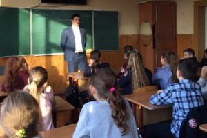 Прокурор розповів луцьким гімназистам про відповідальність за вчинення правопорушень