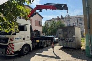 Від літнього майданчика до занедбаних поштових скриньок: Луцьк очищають від незаконних споруд