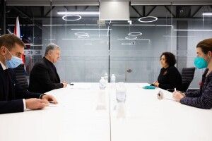 Порошенко обговорив із послом Великої Британії факти тиску влади на ЗМІ
