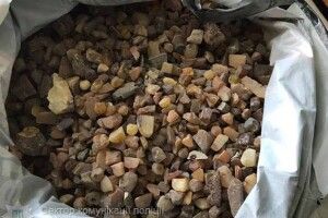 У Луцьку спіймали підпільників бурштинообробної справи (фото)