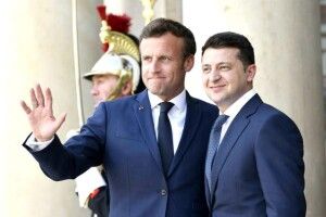 Зеленський привітав Макрона з перемогою на президентських виборах у Франції