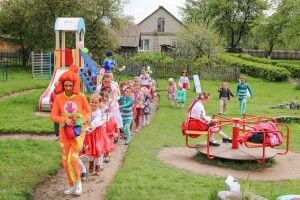 В Омельно та Проходах малеча гратиметься на сучасних ігрових майданчиках