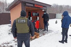 На Рівненщині виявили нелегальну заправку