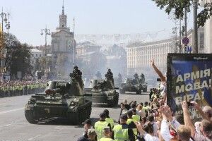 Чи потрібен військовий парад? (Опитування)