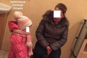 Добряче п’яненька лучанка з малолітньою дитиною на руках посеред ночі зателефонувала до поліції (фото)