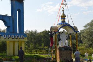 Фігура Божої Матері в Горохові тепер під накриттям