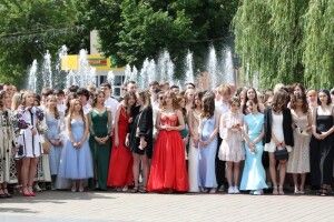 У Луцьку нагородили 245 медалістів-випускників (Фото)