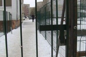 Мер Луцька розпорядився до кінця дня знести скандальну хвіртку в 55-му мікрорайоні 