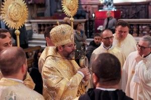 Диво: кров святого Януарія розрідла в руках Патріарха Святослава