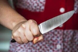На Волині жінка встромила ножа у власну доньку