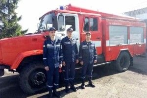 У Ковельському районі рятувальники винесли із охопленого пожежею будинку людину