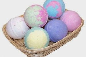 10-річна дівчинка створює бомбочки для ванн заради дітей з діабетом