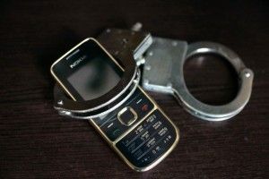 «Алло, дядьку, дай-но сюди свою «мобілу» – подзвонити треба!»: троє молодиків відібрали телефон у 51-річного рівнянина