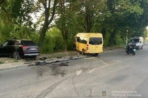 У Луцьку зіткнулися бус та позашляховик