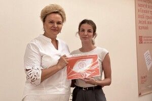 Тисячна вагітна Волинського перинатального центру отримала сертифікат на VIP-палату