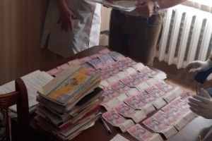На Волині головний лікар районної лікарні попалася на хабарі