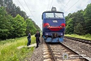 На Рівненщині потяг на смерть збив юнака, який був у навушниках