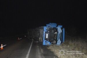 На Волині перекинулася вантажівка після зіткнення з велосипедом: є постраждалі