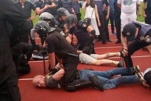 Бійця, що не потиснув руку Порошенку, затримали правоохоронці