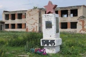 На Росії меморіал учасникам Другої світової війни перетворили на пасовище 