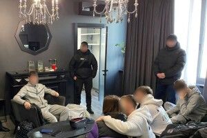 Запрошення на вечірку, де знущалися з дівчат, «дуже невинно написане» (Текст)