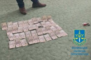 Посадовця Волинського облавтодору викрили на одержанні хабаря