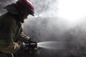 У Луцьку на приватному подвір'ї горіла господарська споруда