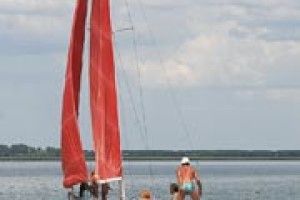 КУРОРТИ: кому — вагончик на Світязі,  а кому — вілла в Еміратах