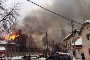 У Чернівцях горить будівля пивзаводу (ВІДЕО)
