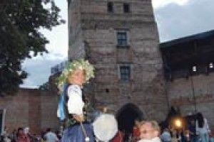 ПІСНІ І БОРИВІТРИ НАД НІЧНИМ ЛУЦЬКОМ