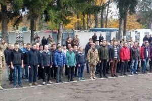 Півсотні юнаків пішли у солдати (фото)