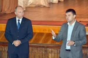 НЕОБХІДНО МАКСИМАЛЬНО ОНОВИТИ ПАРЛАМЕНТ!*