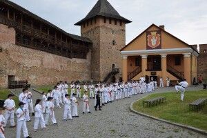 У Луцькому замку тренувалися каратисти (Фото, відео)