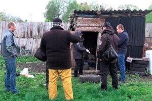 На Сумщині 23-річний молодик посадив на ланцюг 54-річного безробітного чоловіка